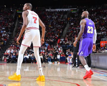 开云入口-东里场均56.8分13.8助！湖人真正意义残阵 湖火实力对比几几开？